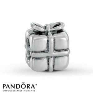 Pandora Gift Box Charm (Retired)